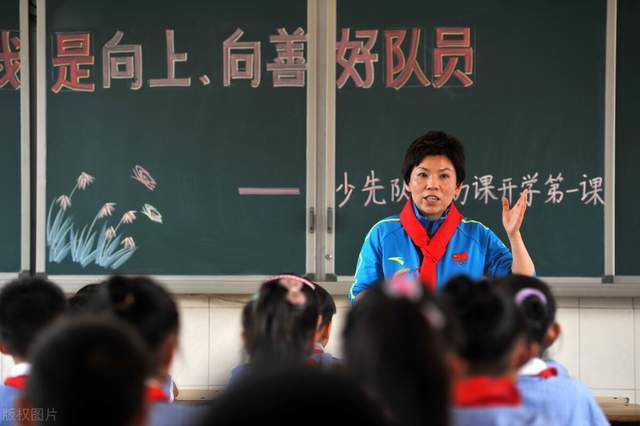 3月17日，电影《乌海》在社交平台上曝光了首张幕后照，并发文称今天是影片杀青满百日，;分别一个冬季，更珍惜每一次相聚